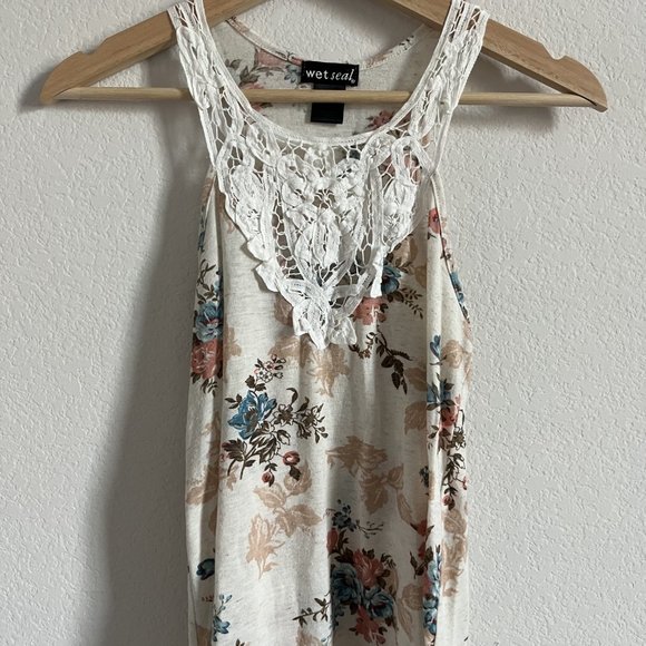 !!SOLD!! Triple Flowy Boho Tops Bundle - Picture 2 of 12